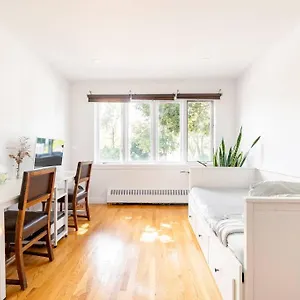 Bright Riverfront 3-bedroom Montreal